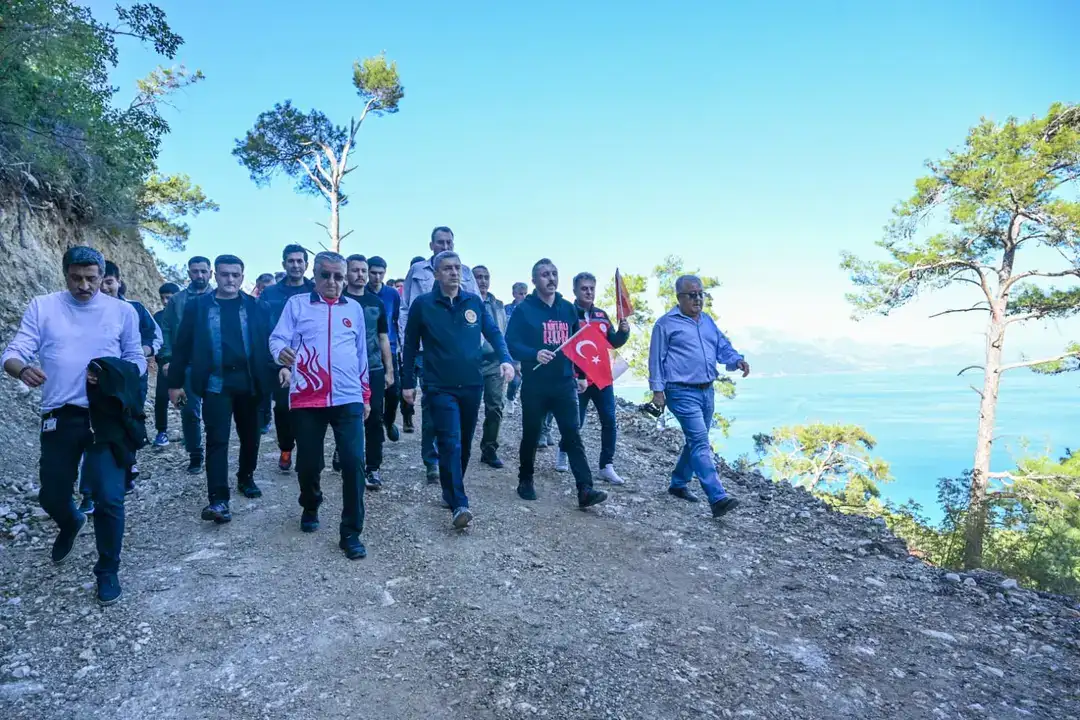 Kemer'de Mustafa Ertuğrul Aker ve Silah Arkadaşları Anıldı 6